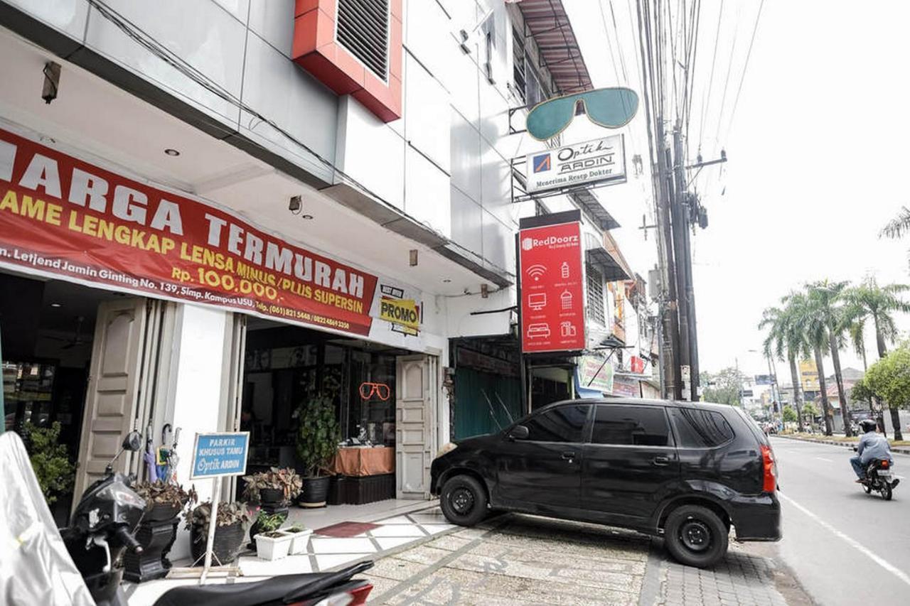 Reddoorz Plus @ Simpang Usu Medan Hotel Exterior photo